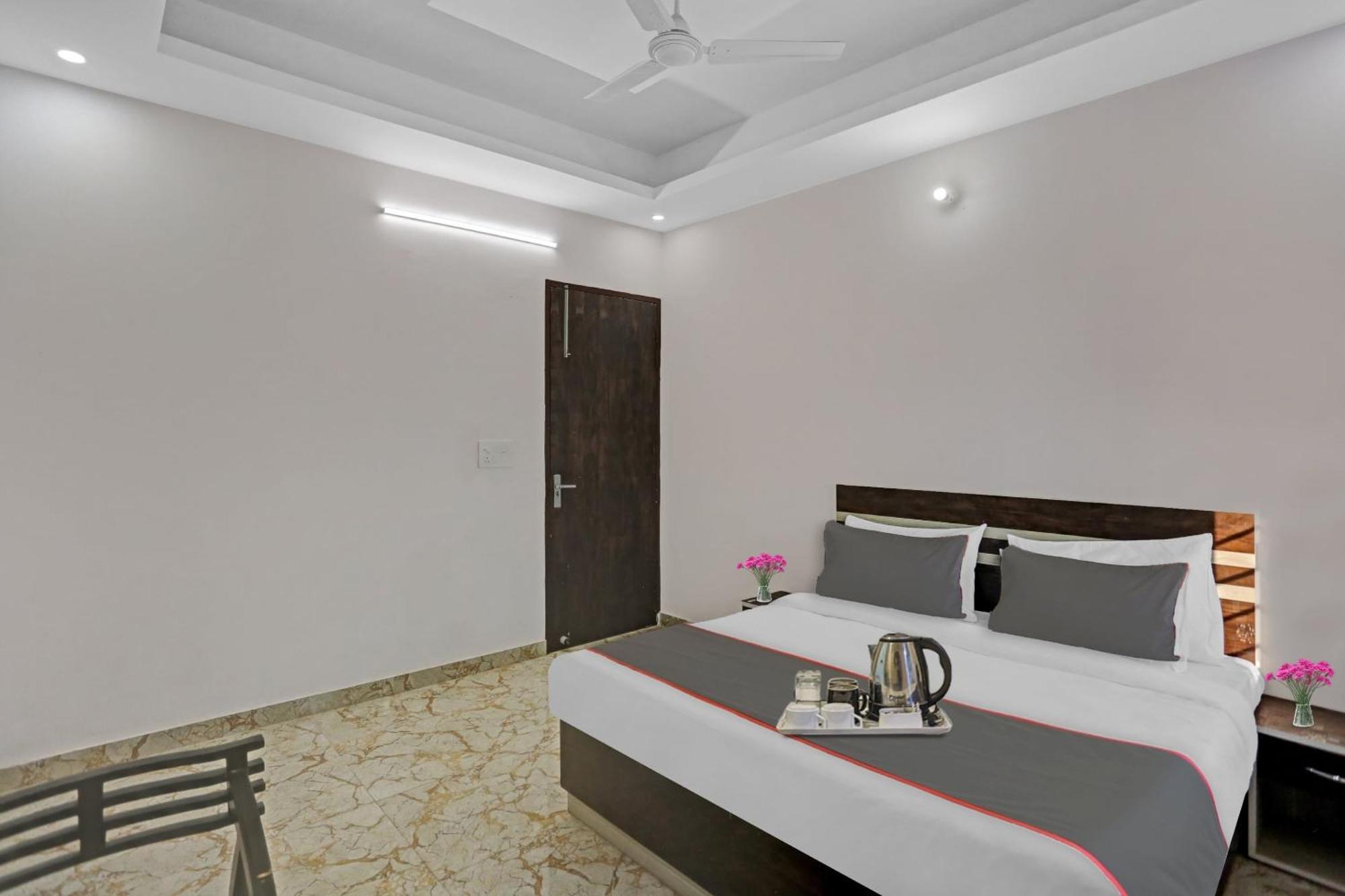 Collection O The Royal Fern Hotel Farrukhnagar Kültér fotó